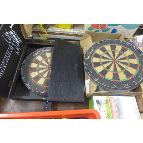 2231 - 2 Dartboards & Lakeside Winmau World Championship edition dartboard case