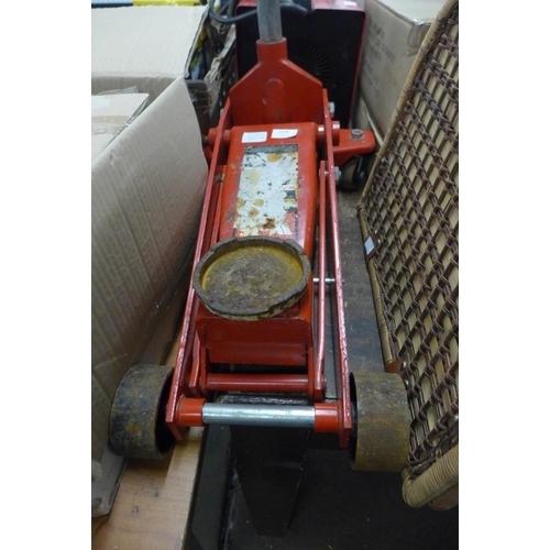 2228 - Wolf 3 tonne trolley jack