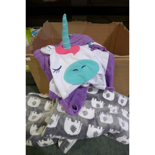 3021 - 2 X Sherpa Baby Blanket (35 X 45) and a Quantity of Character Hooded Towels(244-386,396)  * This Lot... 