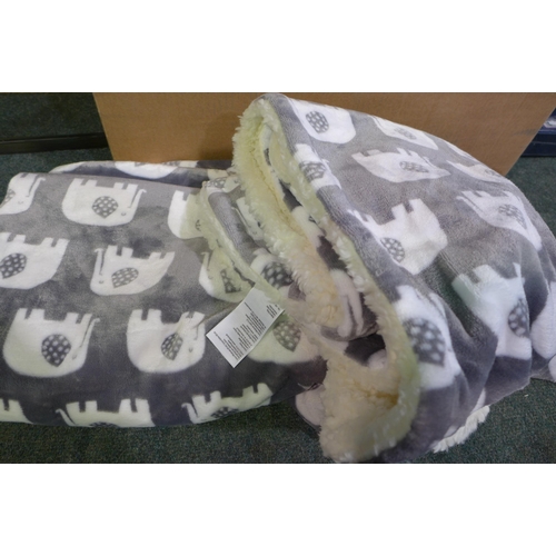 3021 - 2 X Sherpa Baby Blanket (35 X 45) and a Quantity of Character Hooded Towels(244-386,396)  * This Lot... 