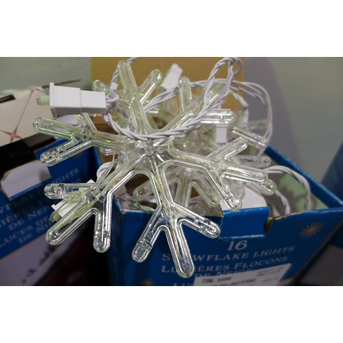 3051 - Quantity of Snowflake String Lights (244-268,273)  * This Lot Is Subject To Vat