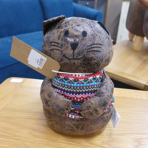 1353 - A cat in a Fairisle jumper doorstop, H 25cms (505941344334307)   #