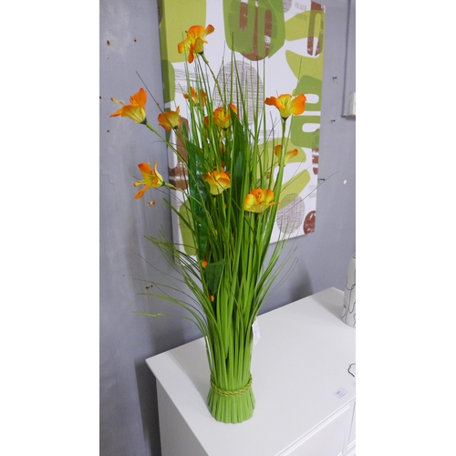 1418 - A 70cm sheaf of orange flowers (2359909)   #