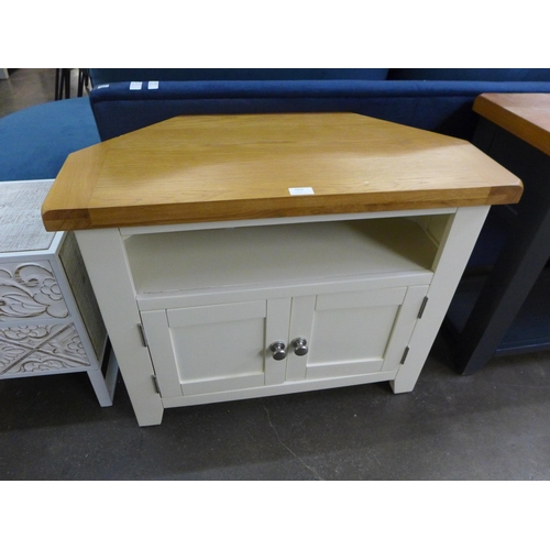 1523 - A Hampshire cream painted and oak corner TV unit *this lot is subject to VAT