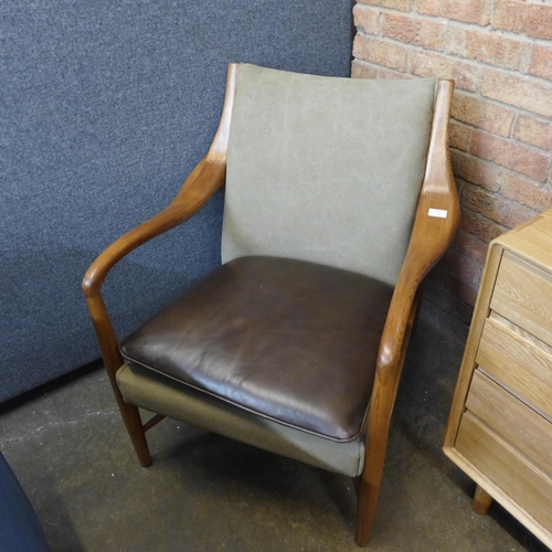 1558 - A Salisbury leisure chair (minor damage)