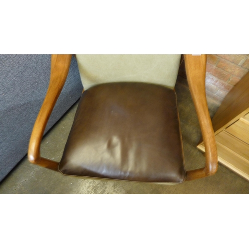 1558 - A Salisbury leisure chair (minor damage)