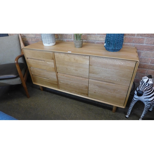 1559 - An oak eight drawer chest/sideboard *This lot is subject to VAT