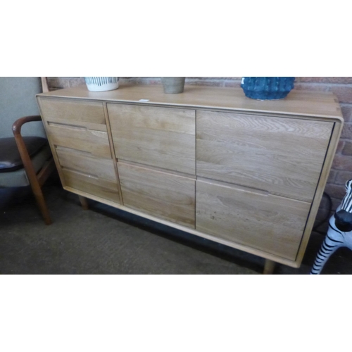 1559 - An oak eight drawer chest/sideboard *This lot is subject to VAT