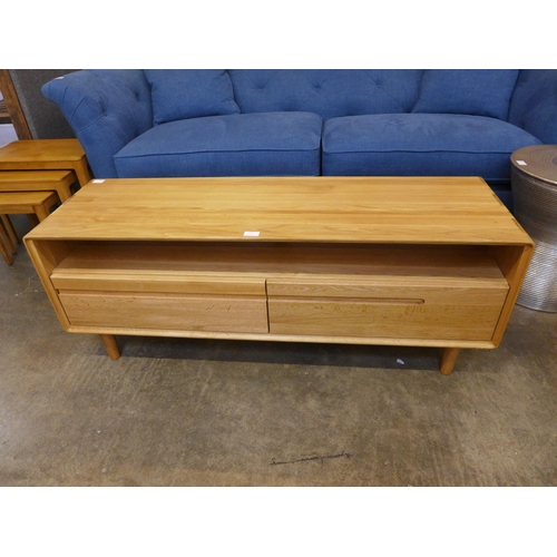 1572 - An oak two drawer TV unit *This lot is subject to VAT