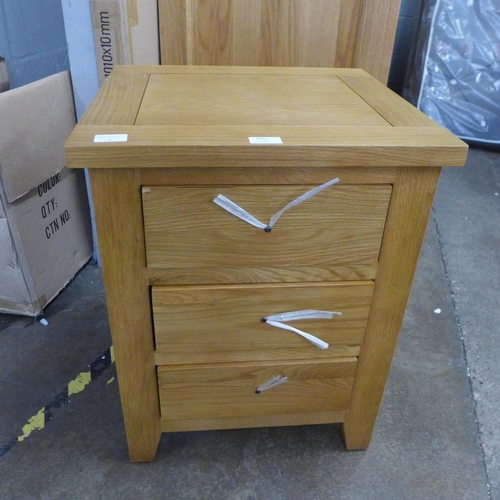 1625 - An oak bedside chest *This lot is subject to VAT