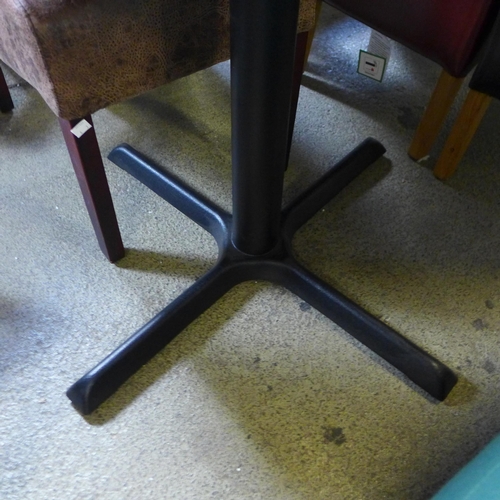 1678 - A dark circular table and two light brown chairs