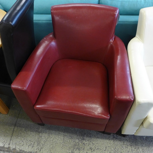 1687 - A single red leather effect tub chair