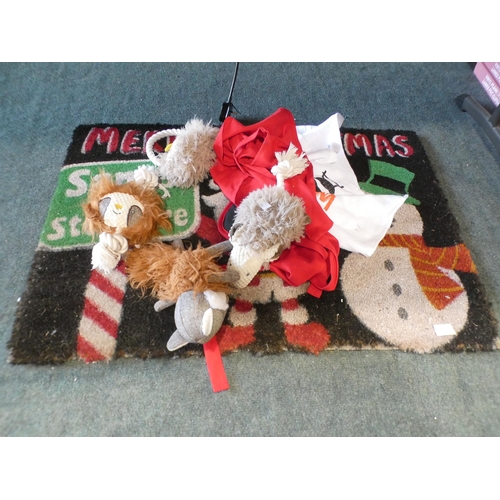 3370 - Christmas Mat 60 X 90cm , Bone&Barkers Woodland  Dog Toys, Cuisinart BBQ Set (244-111,114,139)  * Th... 