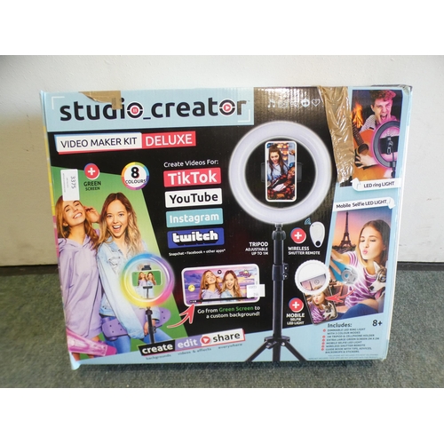 3375 - Studio Creator Deluxe Kit(244-116)  * This Lot Is Subject To Vat