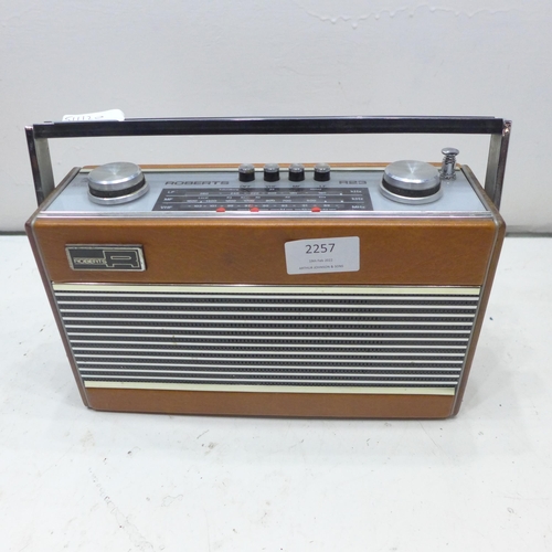 2257 - Vintage Roberts R23 radio