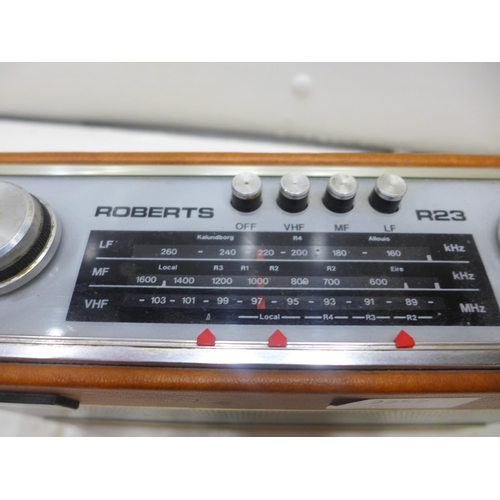 2257 - Vintage Roberts R23 radio