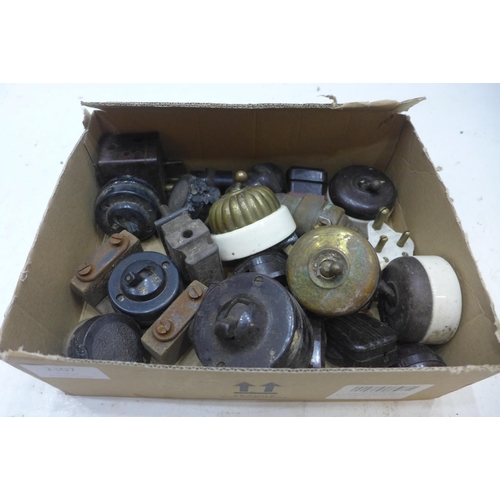 2307 - Box of vintage light switches & plugs