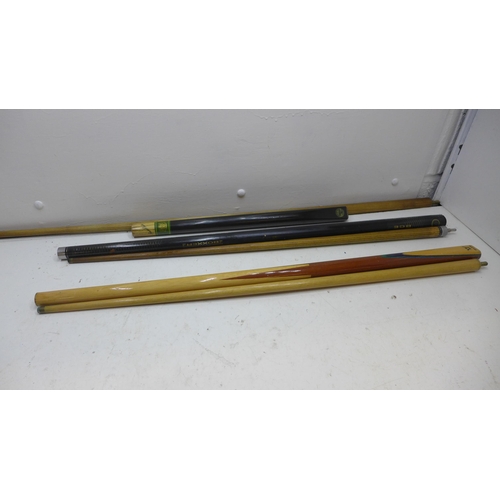 2318 - 3 Pool cues