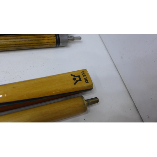 2318 - 3 Pool cues