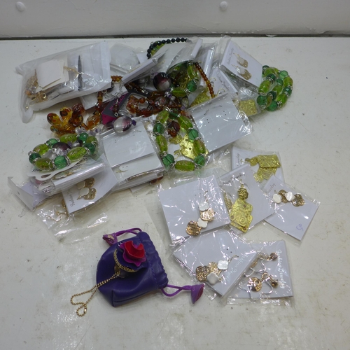 2327b - Box of mixed costume jewellery