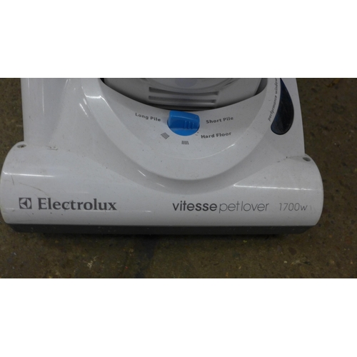 2382a - Electrolux Vitesse 1700w pet hoover