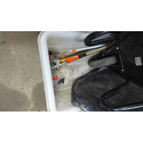 2453 - Heavy duty builder's wheelbarrow with mixing bath