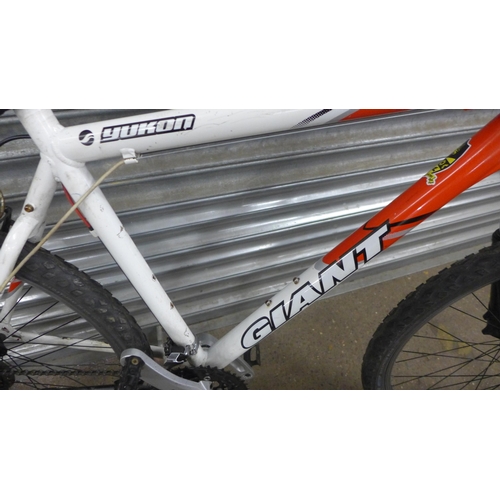 2460 - Gent's Giant Yukon front suspension MTB