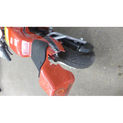 2465 - Razor PR200 electric toy motorbike (Police repossession)