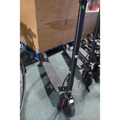 3044 - Li-fe 250 Air Pro electric scooter with charging lead