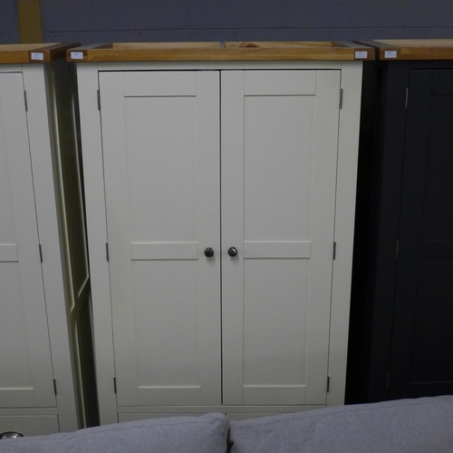 1613 - A Hampshire cream painted and oak large larder unit *This lot is subject to VAT