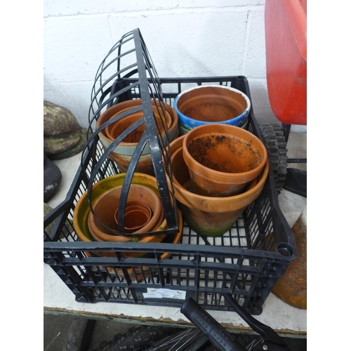 2488 - Approx. 10 terracotta plant pots