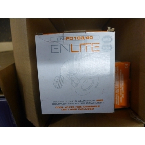 2240 - 6 Enlite spotlights boxed