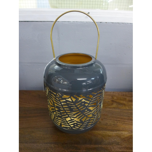 1418 - A leaf design lantern, H 26cms (SY008511)   #