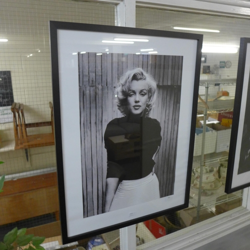 1423 - A Marilyn Monroe framed print, 60 x 80 (PPR4019621)   #