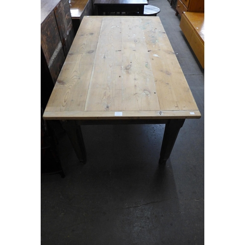 129a - A Victorian pine kitchen table