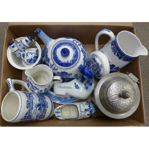 1249 - Assorted blue and white china **PLEASE NOTE THIS LOT IS NOT ELIGIBLE FOR POSTING AND PACKING**