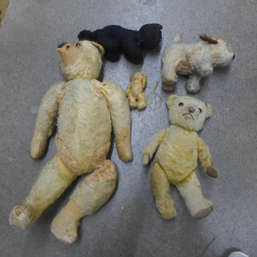 1251 - A collection of vintage Teddy bears