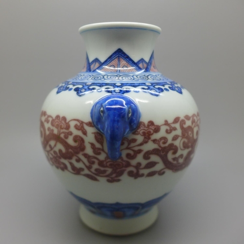 609 - A 20th Century Chinese vase with elephant handles, 15.5cm