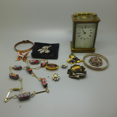 635 - A carriage clock and a bag of costume jewellery