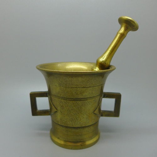 639 - A bronze pestle and mortar