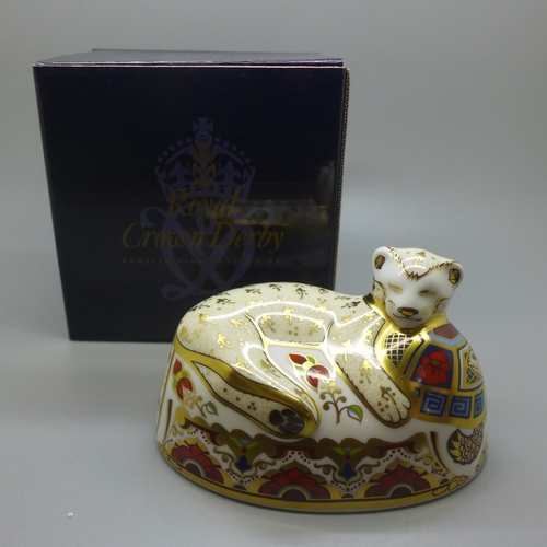 669 - A Royal Crown Derby Lion Cub paperweight, limited edition, John Ablitt, 2005, 173/1500, commissioned... 