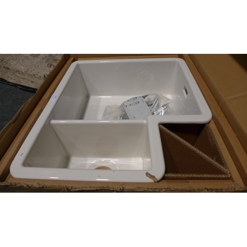 3067 - Mull 1.5 Bowl U/Mount White Ceramic Sink (520X600mm) * This Lot Is Subject To Vat