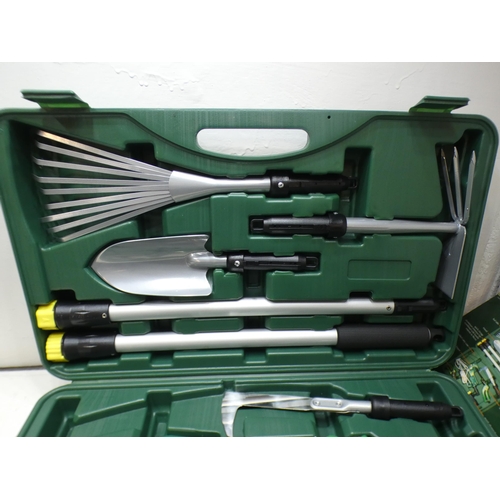 2033a - Garden pruning/maintenance kit in case - unused