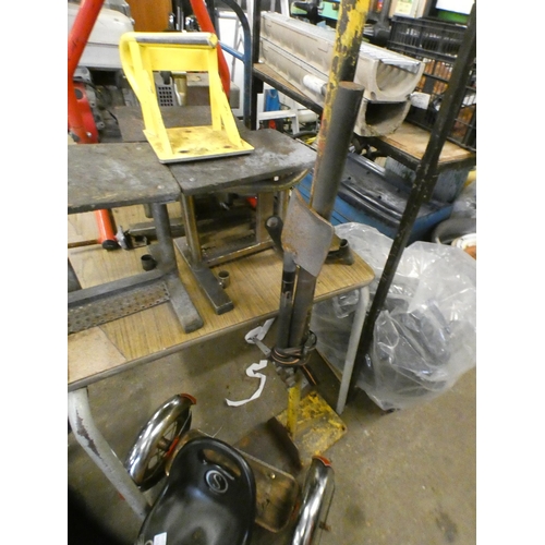 2065 - 4 Motorcycle stands and a servicing stand