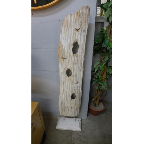 1422 - A Besp-Oak white painted driftwood sculpture