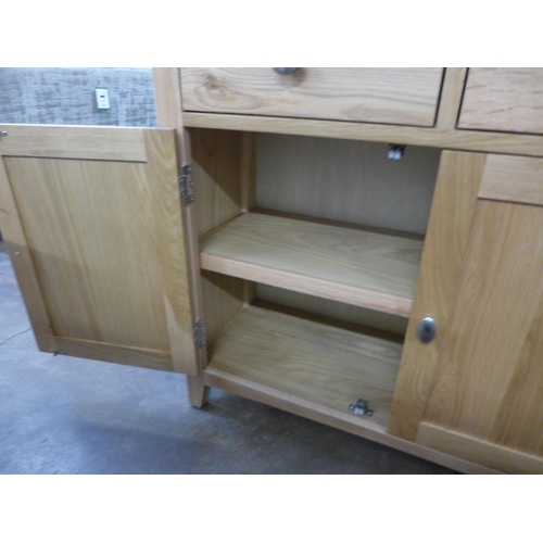 1549 - A Gloucester oak small sideboard *This Lot is Subject to VAT*