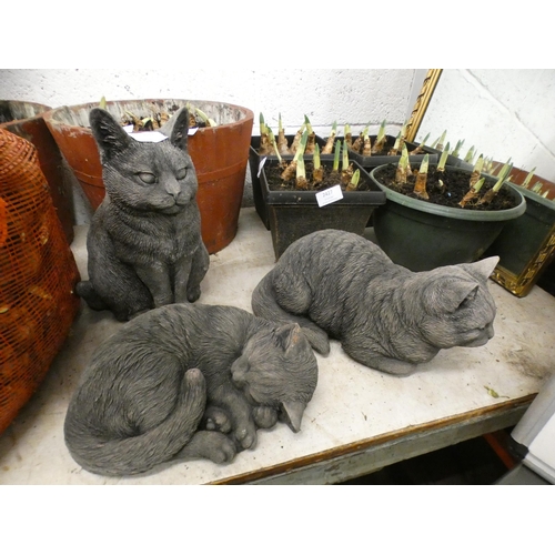 2428 - Three cat garden/house ornaments