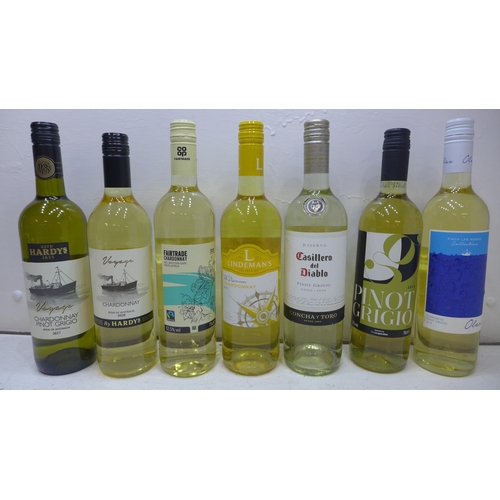 2998 - 19 x 75cl bottles of white wine, includes Pinot Grigio, Chardonnay & some sparkling