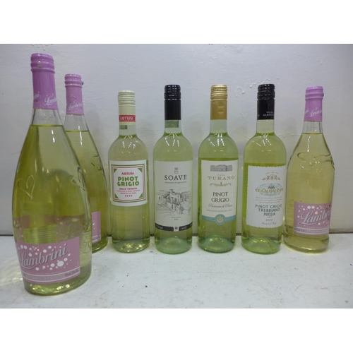 2998 - 19 x 75cl bottles of white wine, includes Pinot Grigio, Chardonnay & some sparkling