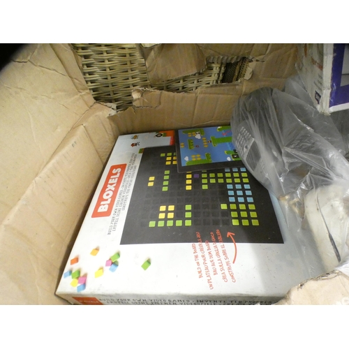 2122 - Approx. 20 boxed, unused electrical items, bag of glasses & bag of misc. chargers/PIR alarms